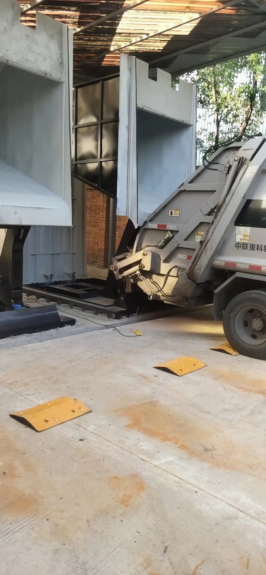 富鑫钢铁地埋箱