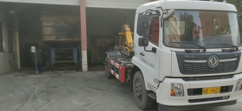 车厢可卸式垃圾车